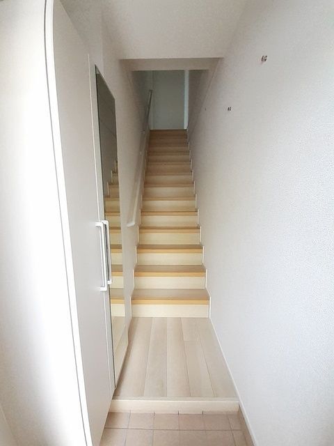 ����8