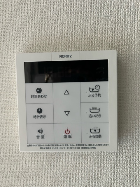 ����9