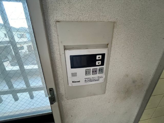 ����20