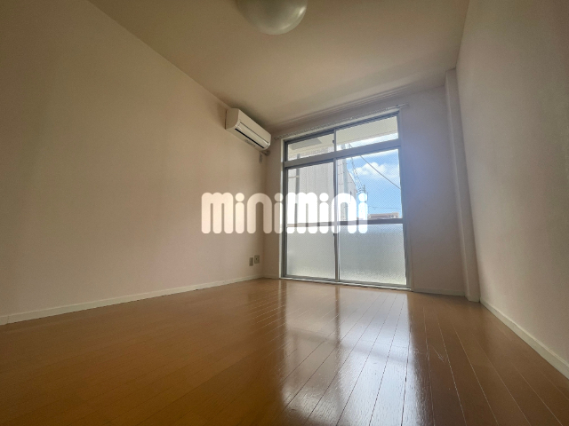 ����16