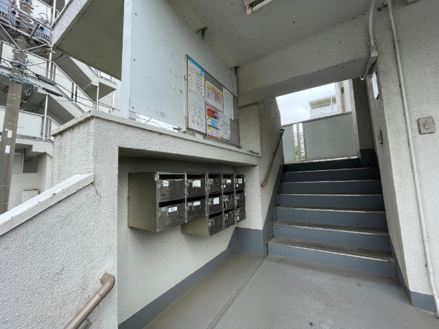 ����12