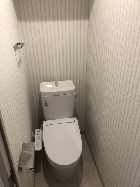 ����4