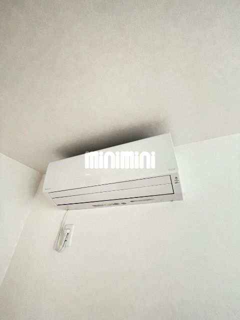 ����12