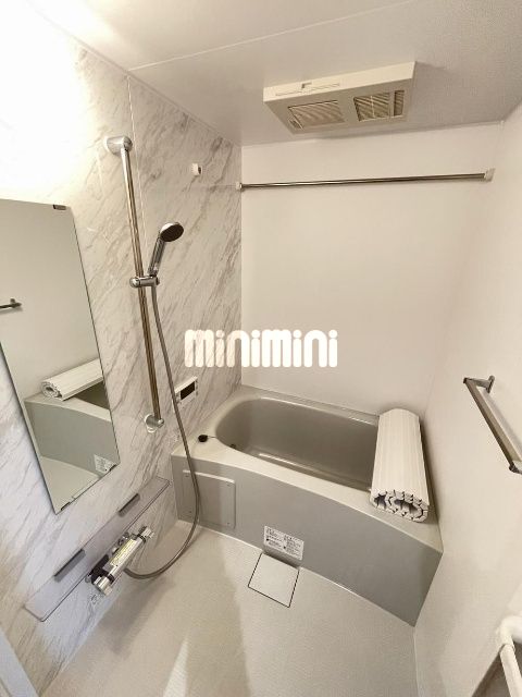 ����3