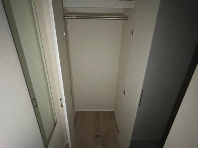 ����16