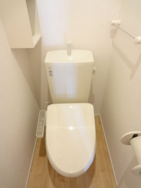 ����4