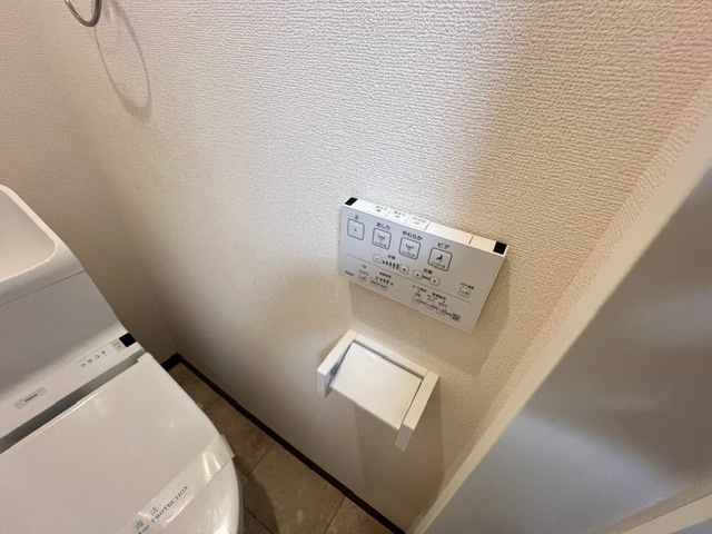 ����15