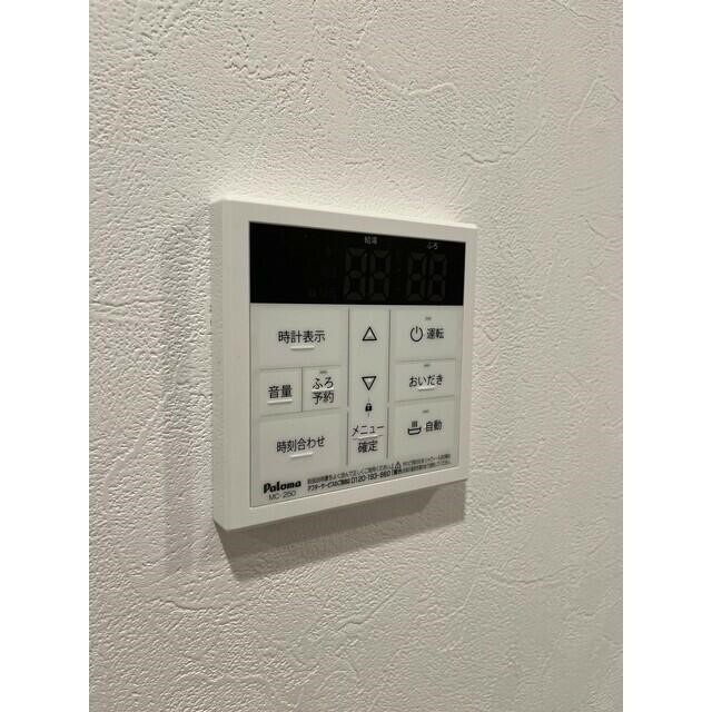 ����12