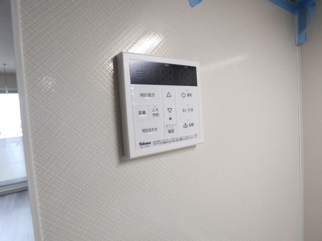 ����18