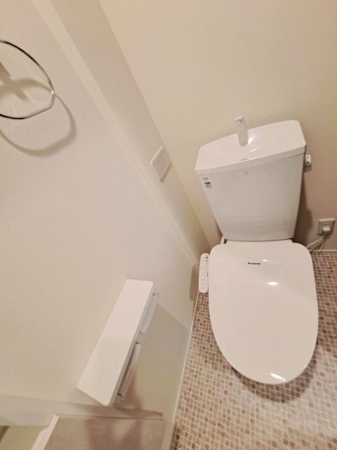 ����4