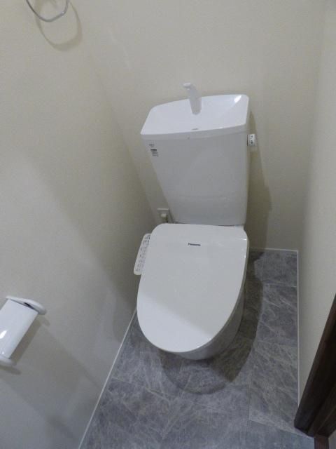 ����4