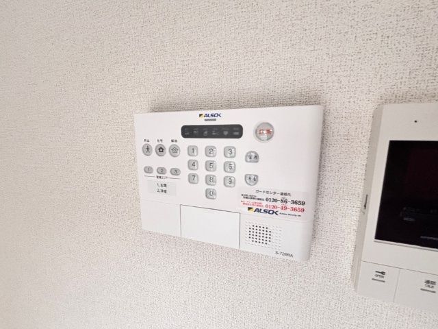 ����12