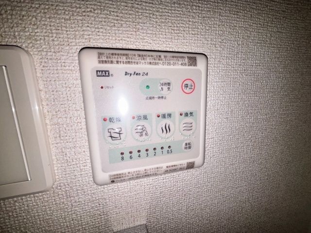 ����16