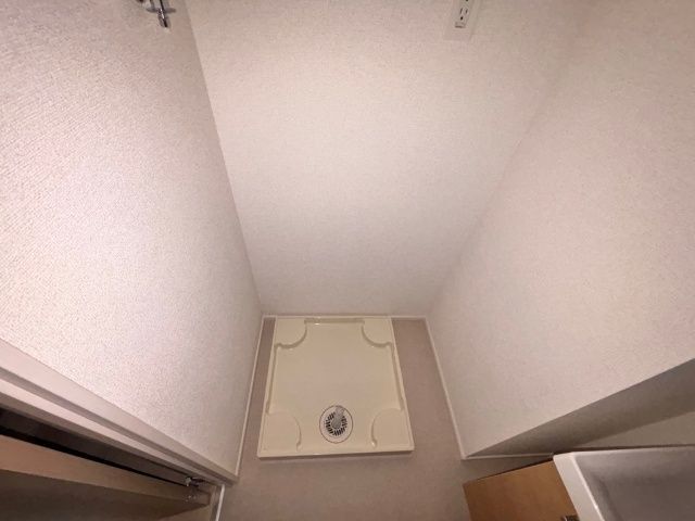 ����15