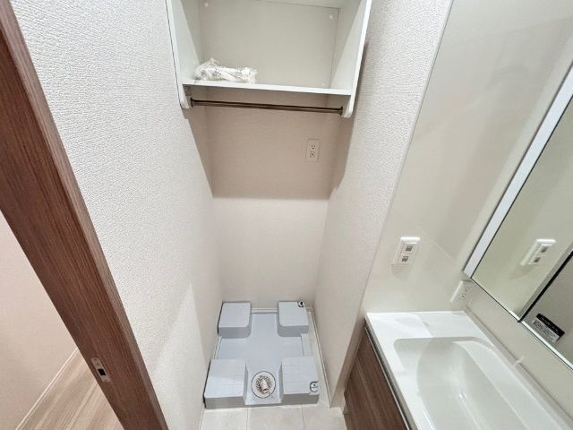 ����18