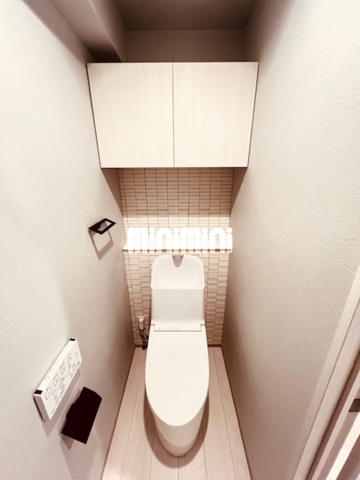 ����4