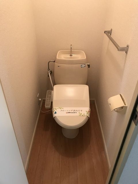 ����4