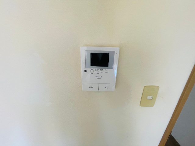 ����12