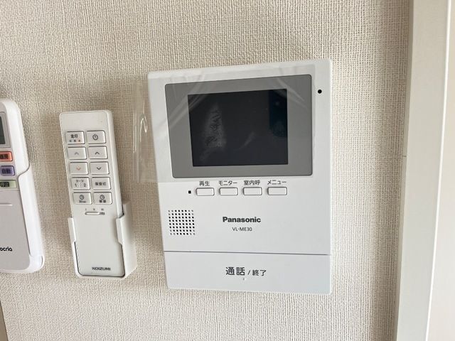 ����9