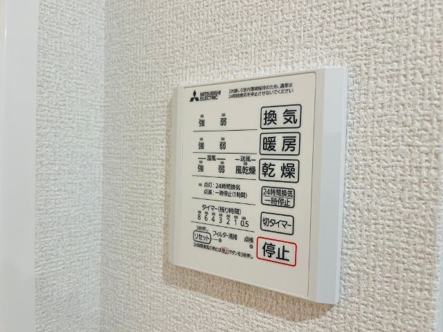 ����12