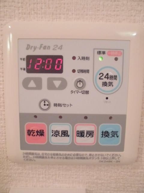 ����9