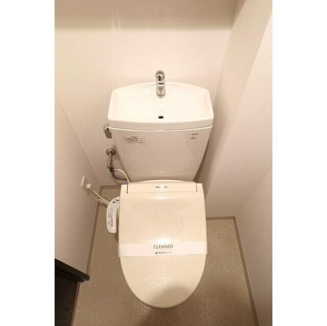 ����4