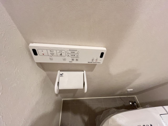 ����15