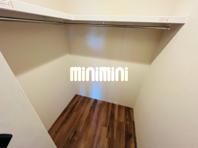 ����5