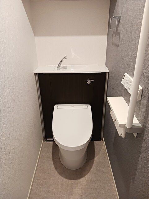 ����4