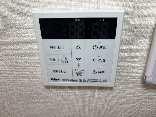 ����12