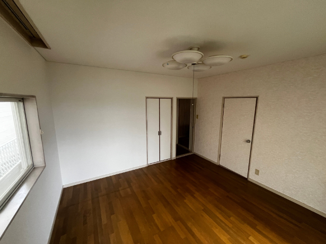 ����17