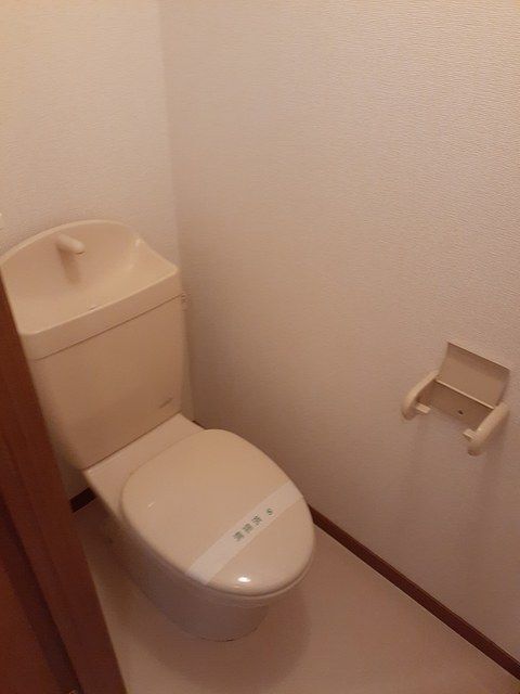 ����4