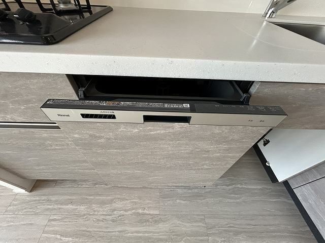 ����12