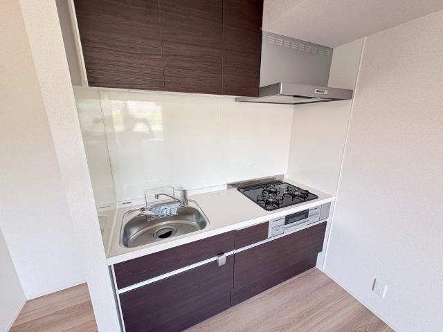 ����3