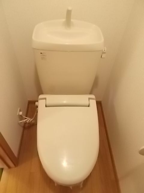 ����4