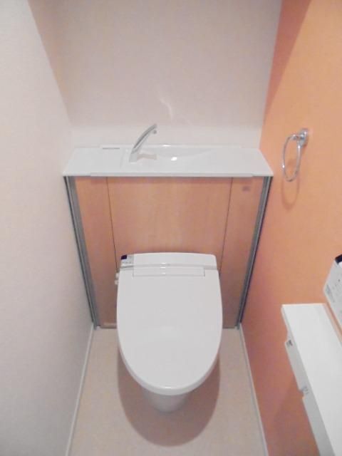 ����4