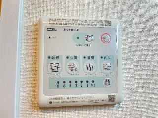 ����12