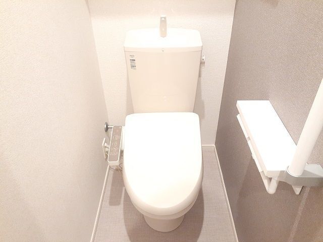 ����4