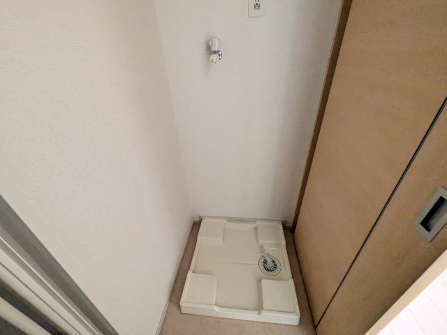 ����12