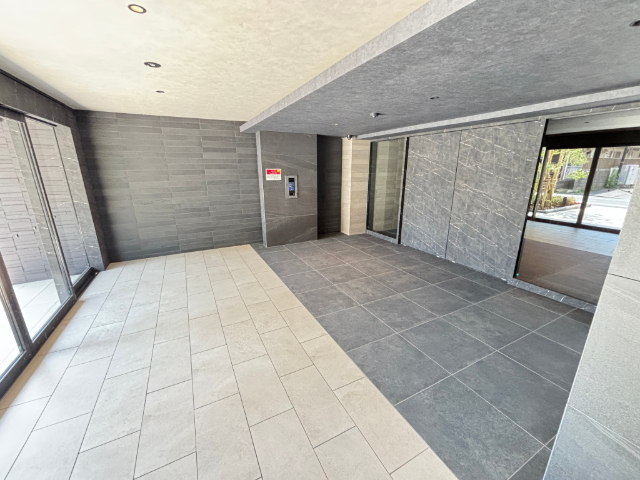 ����18
