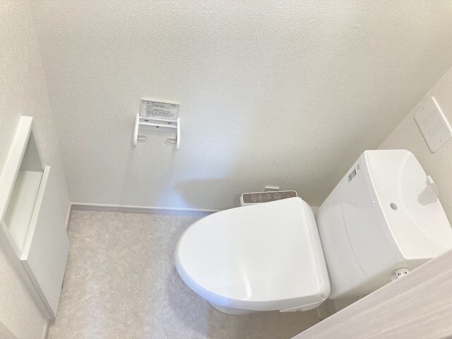 ����4