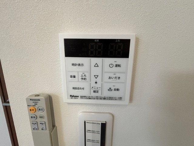 ����15