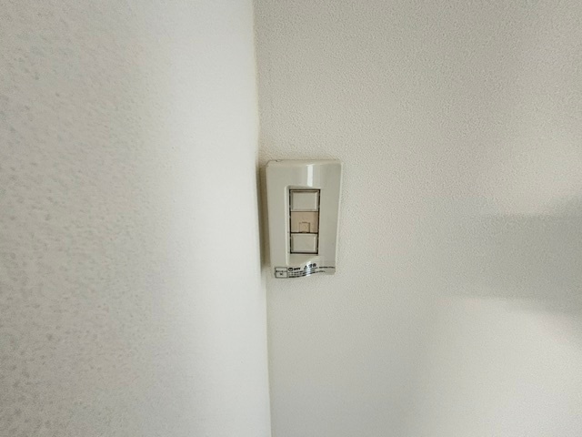 ����15