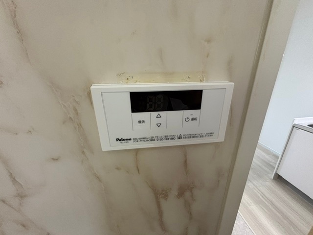 ����21