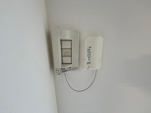 ����12