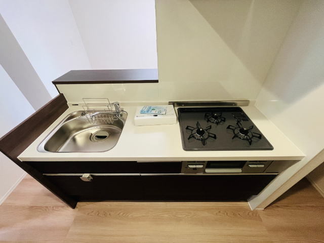 ����17