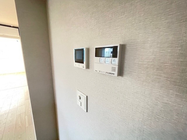 ����10