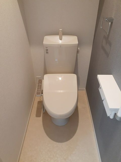 ����4