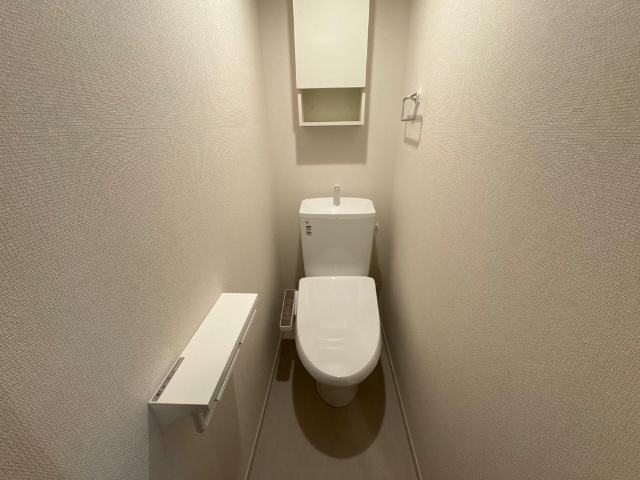 ����8