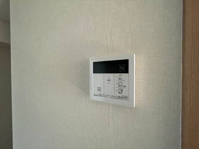 ����12